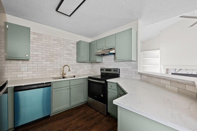 Building Photo - 2907 W Slaughter Ln
