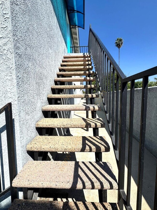 Building Photo - 728 E Grand Ave