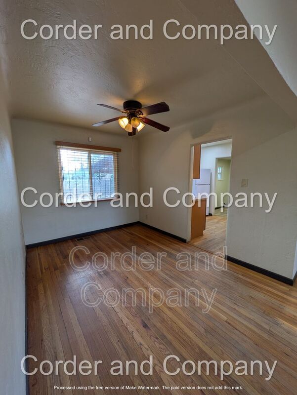 Building Photo - 302 Valencia Dr NE