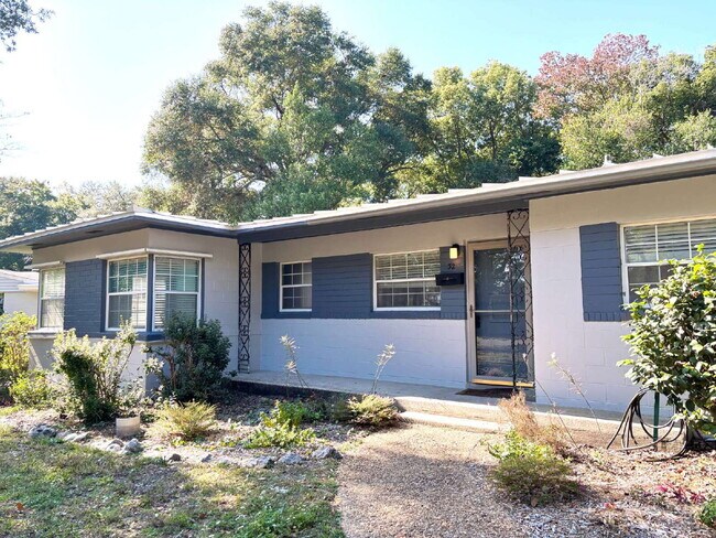Primary Photo - "Coastal Comfort Awaits: Spacious 4-Bed, 3-Bath Home in Fort Walton Beach Haven"
