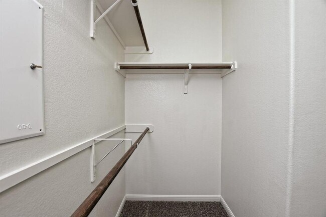 Building Photo - 2213 Lookout Range Dr