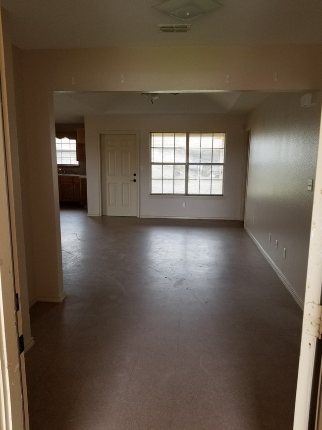 Building Photo - 1411 Tierra Del Sol Ave
