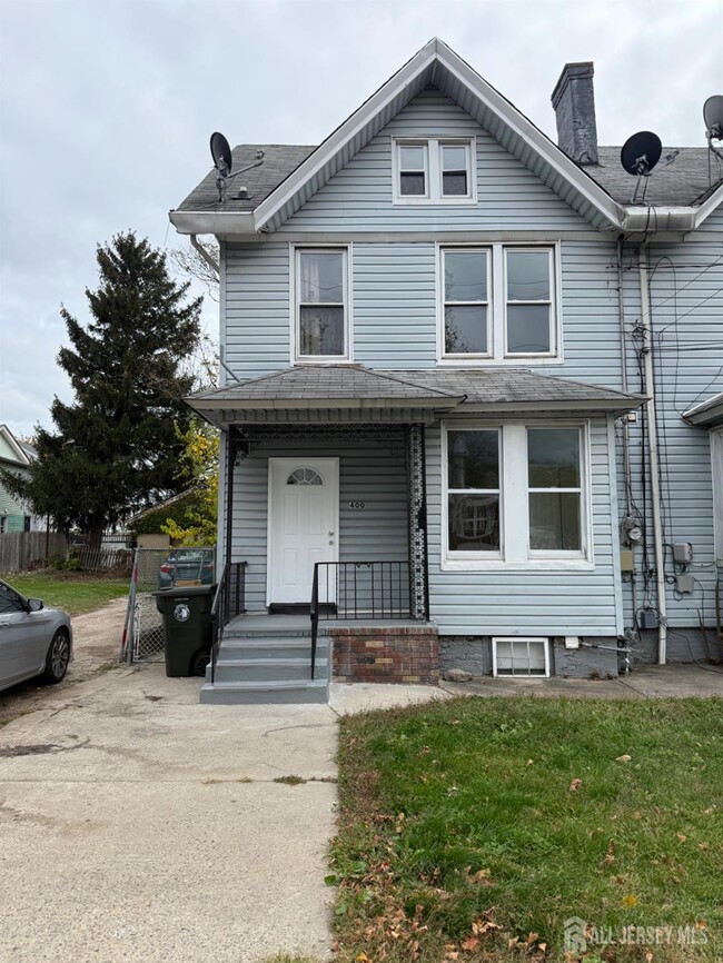 Building Photo - 400 High St