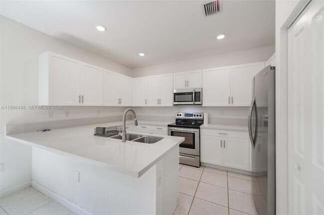 Building Photo - 640 NE 207th St