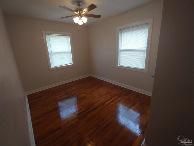 Building Photo - 203 Brigadier St
