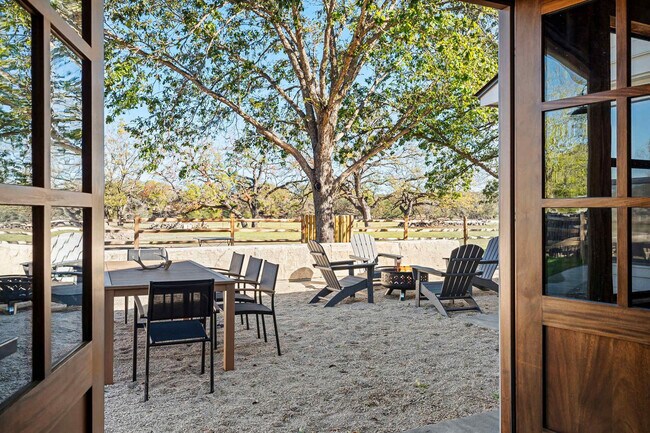 Building Photo - 1219 Sisterdale Rd