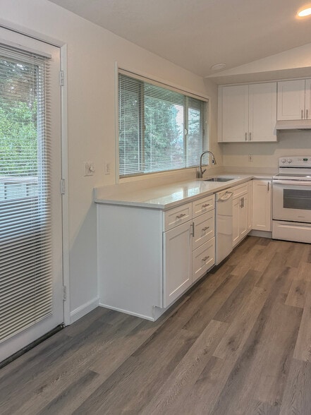 Building Photo - 6765 Montauk Cir