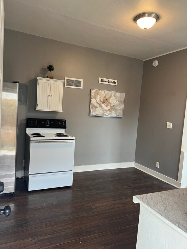 Building Photo - 590 E Division St