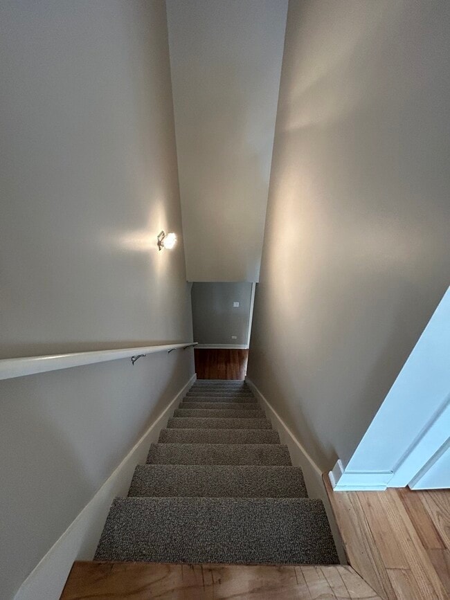 Building Photo - 753 W Buckingham Pl