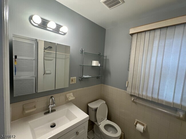 Building Photo - 18 Montrose Ave