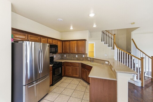 Building Photo - GORGEOUS TWO STORY TOWNHOME IN LAS VEGAS