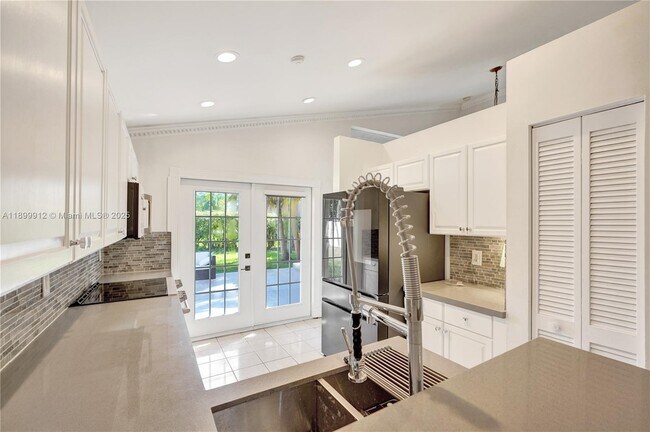 Building Photo - 658 Stanton Dr