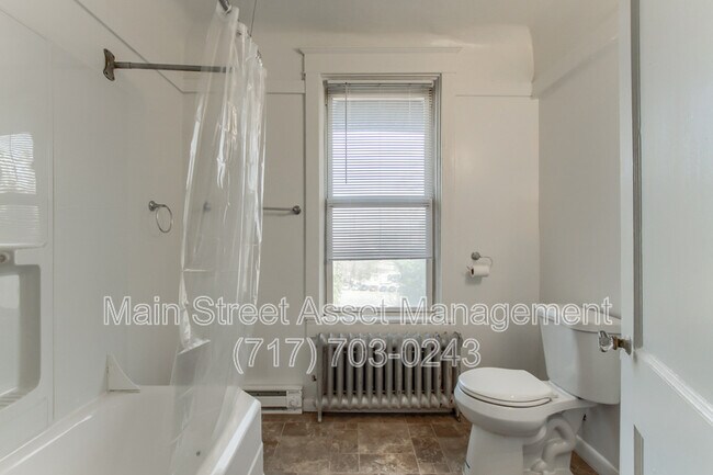 Building Photo - 2108 Walnut St
