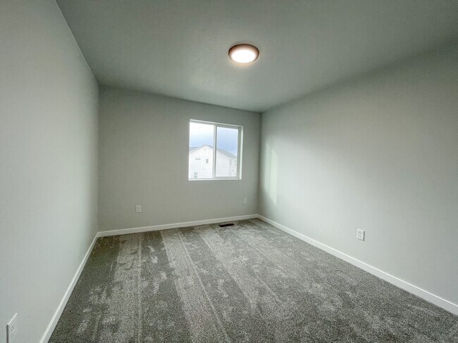 Building Photo - 4403 N Magical Crk Ave