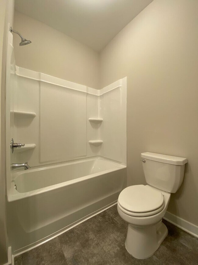 Building Photo - 65 Red Oak Ct