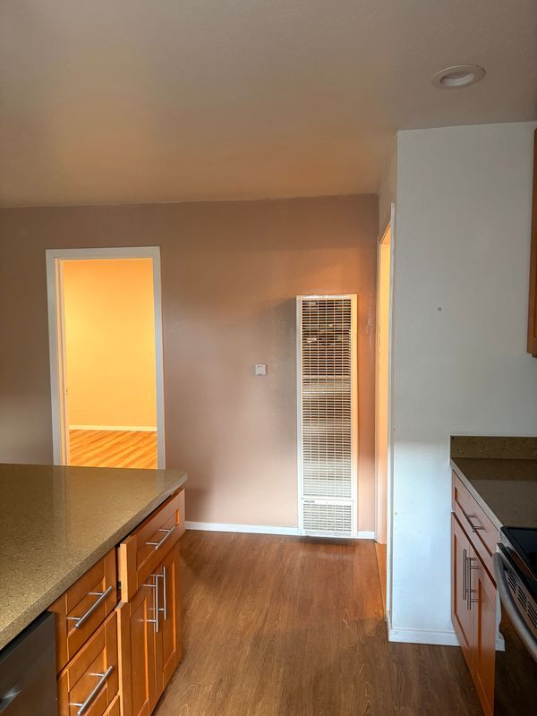 Building Photo - 407 Maple St