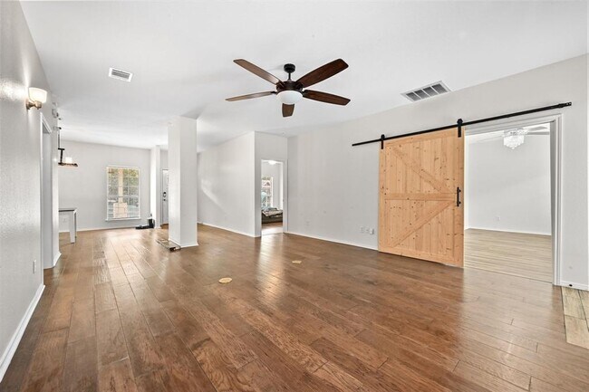 Building Photo - 201 Comanche Camp