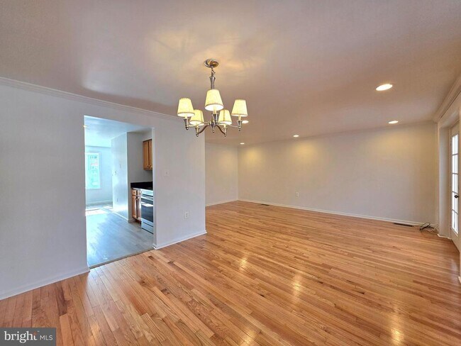 Building Photo - 2520 Doverhill Ct