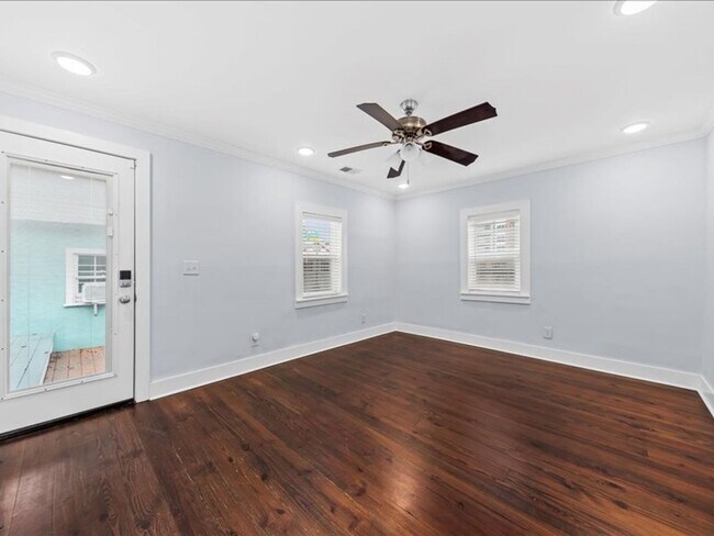 Building Photo - 2 Bedroom, 2 Bath Home with ADU Downtown Charleston!