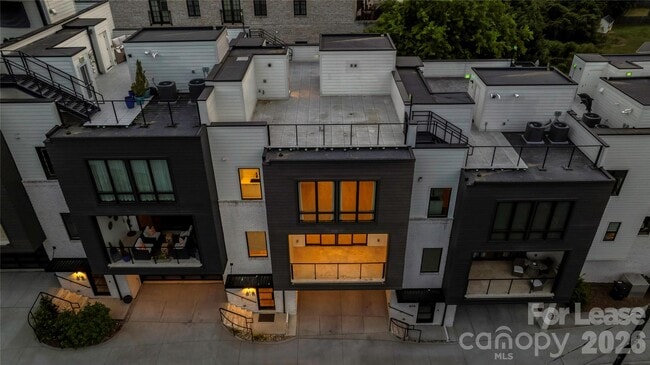 Building Photo - 614 Queens Rd