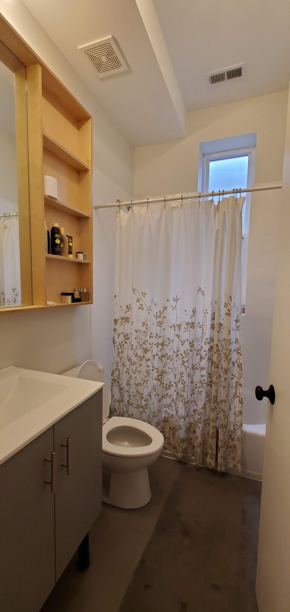 Building Photo - 1135 N Damen Ave