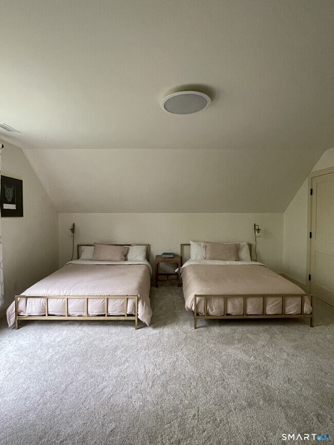 Building Photo - 68 Hopkins Rd