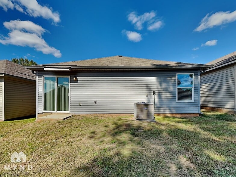 Building Photo - 12384 Waterbury Dr