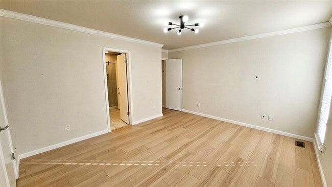 Building Photo - 11921 Shady Trail Ln