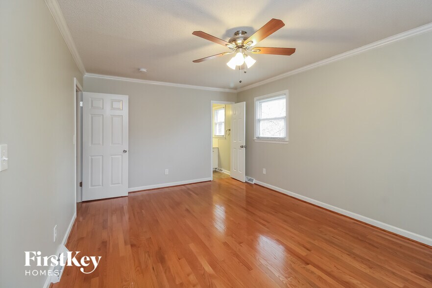 Building Photo - 535 Drumheller Rd