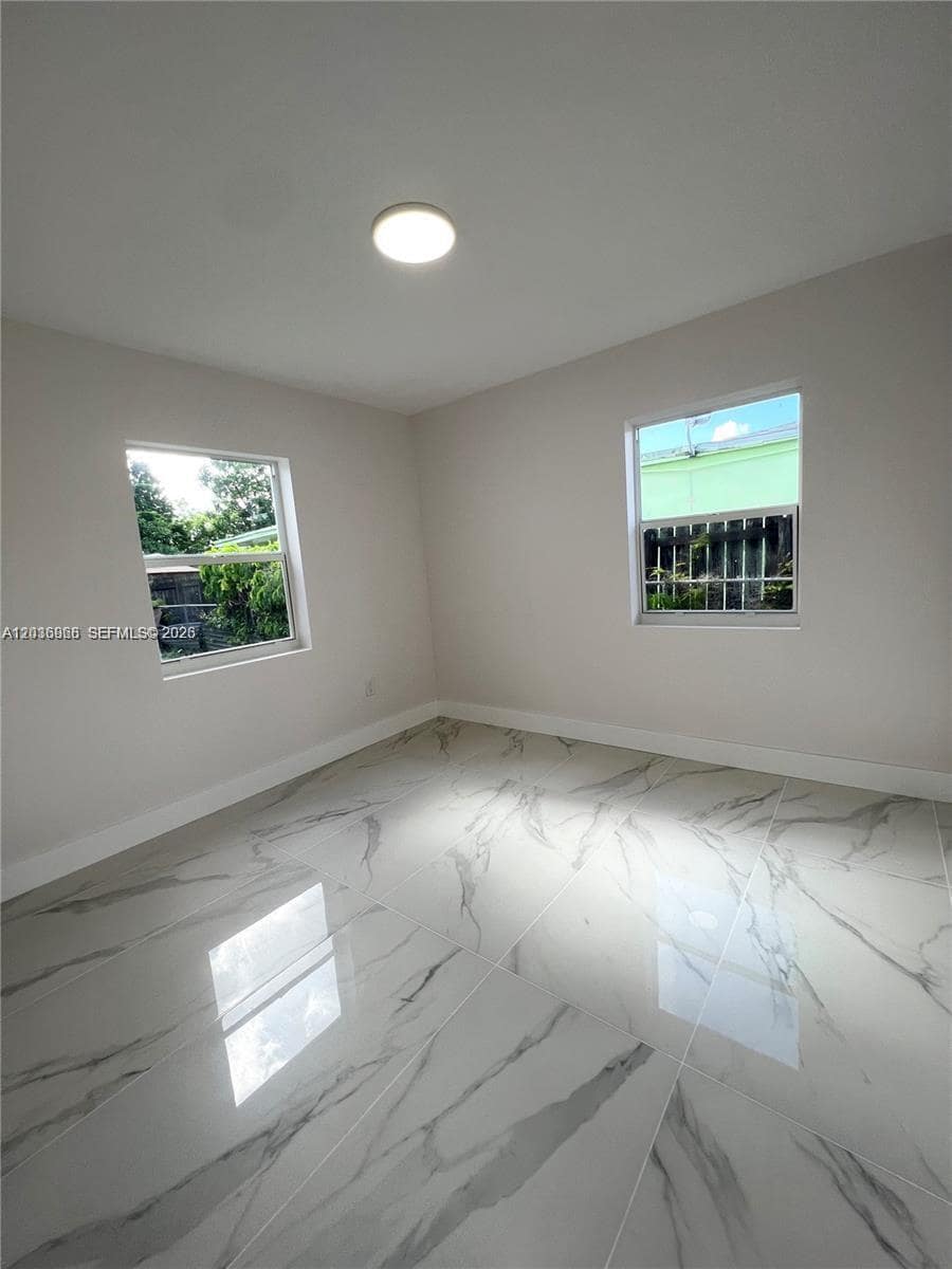 Building Photo - 31 SW 67th Ct