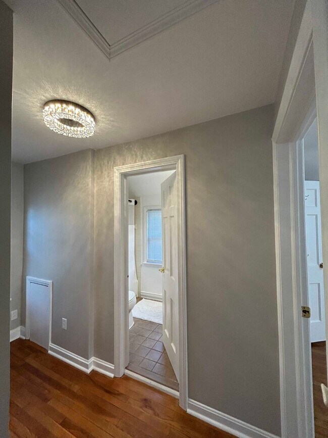 Building Photo - Spacious Colonial For Rent in Lyndhurst