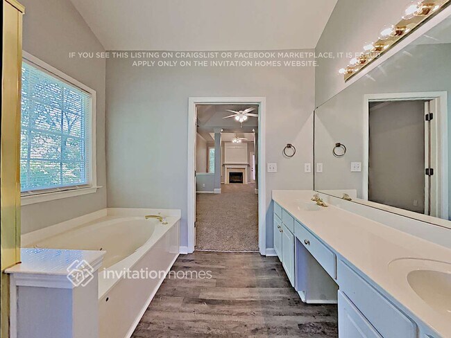 Building Photo - 7707 Harrington Woods Rd