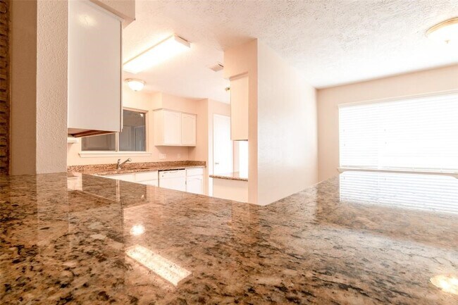 Building Photo - 2527 Colonial Ridge Dr