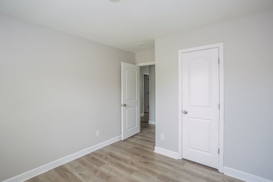 Building Photo - 1029 Ramsgate Dr SW