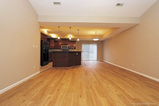 Building Photo - Larkspur 2850/2852
