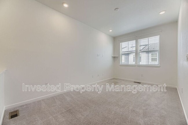 Building Photo - 7488 W Pacific Ln