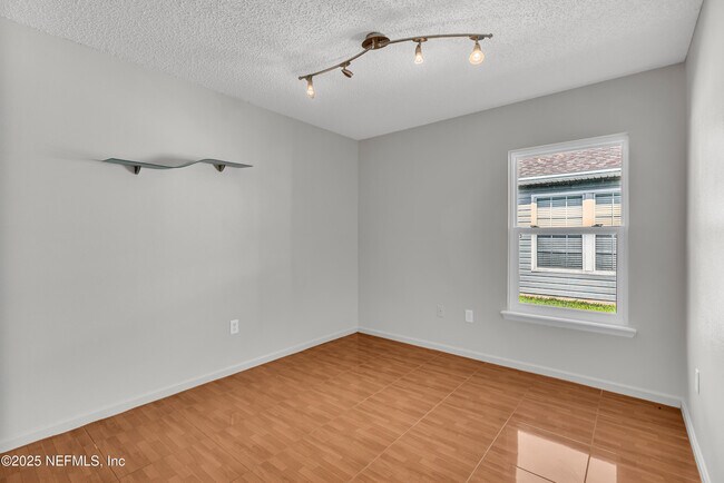 Building Photo - 1413 Heather Ct