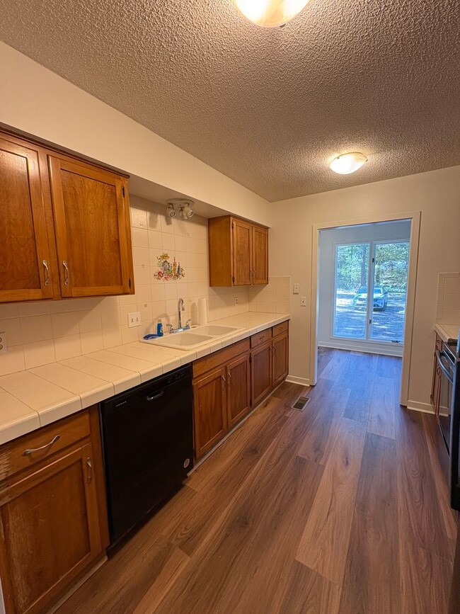 Building Photo - One-of-a-kind Home on 2.2 Acres – $1,700/m...