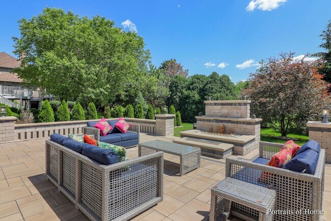 Building Photo - BEAUTIFUL HOUSE- 4 bedroom, 3.5 bath 2 sto...