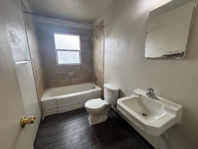 Building Photo - 732-742 W Wasatch St