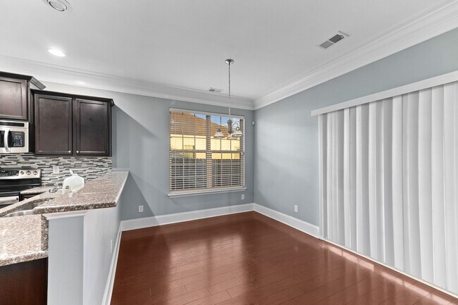 Building Photo - 3 BD 2.5 BA | Charming Home