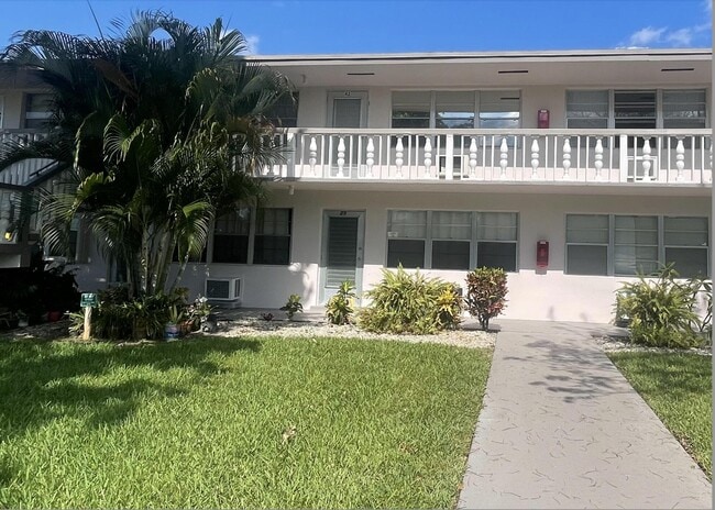 Building Photo - 42 Canterbury E