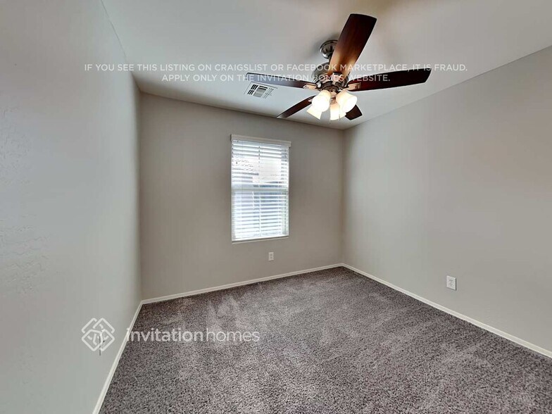 Building Photo - 225 N Sandal