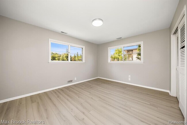 Building Photo - 6096 Darramoor Rd