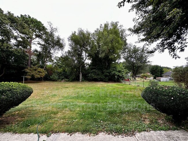 Building Photo - 128 Vedette Ave