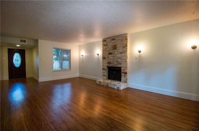 Building Photo - 8211 Pilgrims Pl