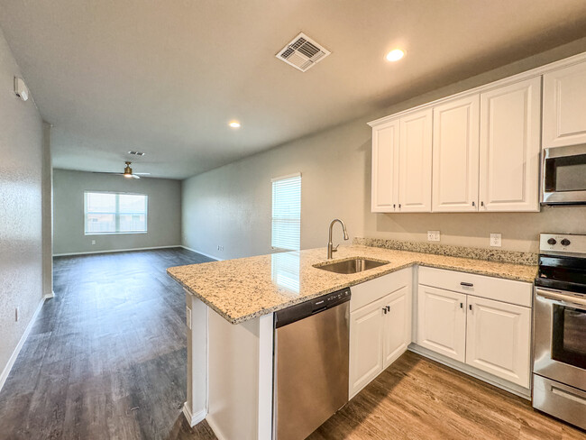 Building Photo - 13019 Heathers Elm