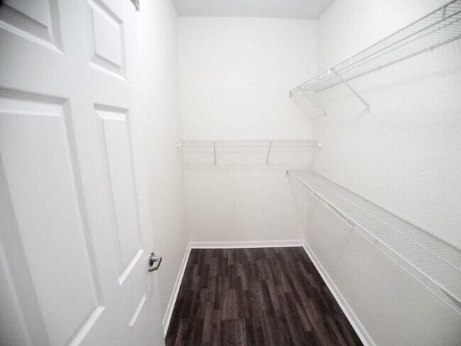 Building Photo - City View Wood Floor Updated Kitchen  2/2 condo at Park North Downtown Orlando