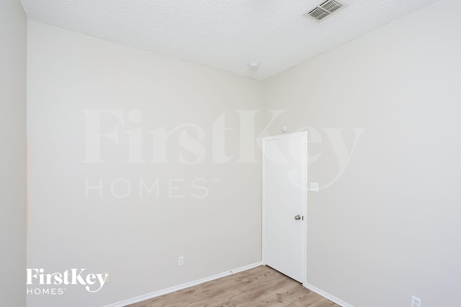 Building Photo - 10141 Chapel Ridge Dr