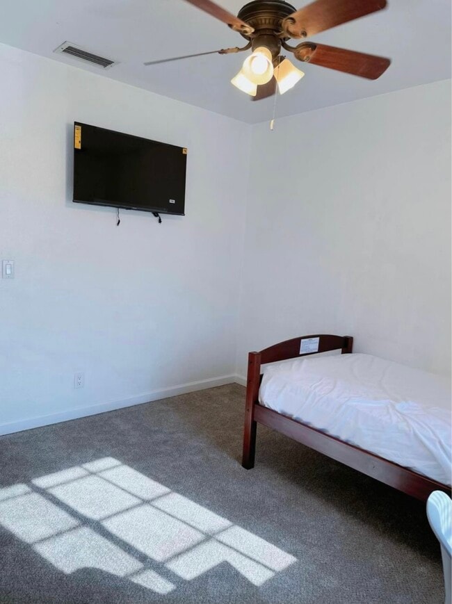 Building Photo - 5018 E Downing St